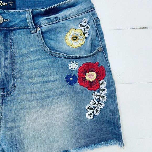 Womens Indigo Rein Floral Embroidered Denim Shorts Size 17 Raw Hem Daisy Duke - Picture 2 of 13